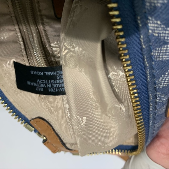 Jet Set Convertible Md Pouchette Denim Pvc Leather Cross Body Bag - Picture 11 of 12